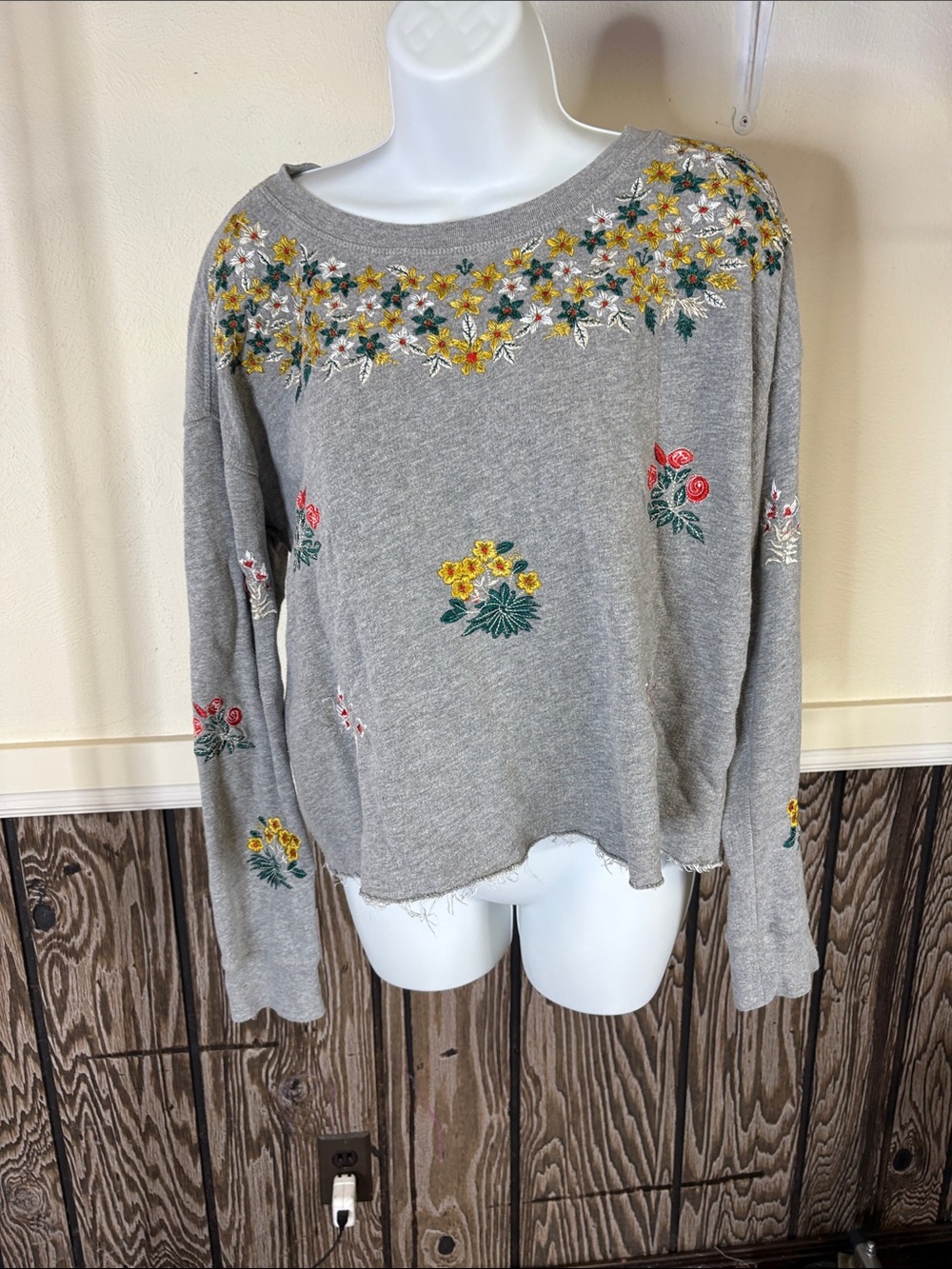 Lucky Brand Light Gray Floral Embroidered Sweatshirt